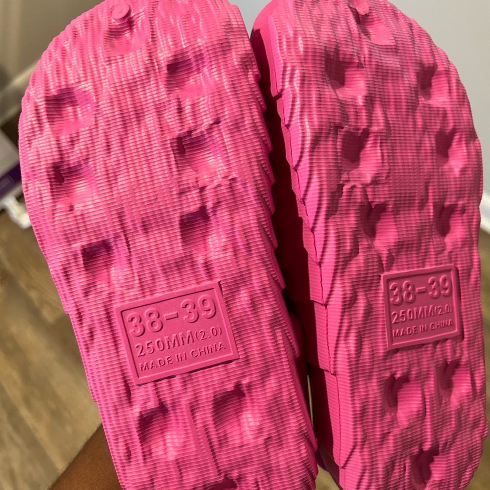 Pink Round Toe Lightweight Clogs - Picture 3 of 3